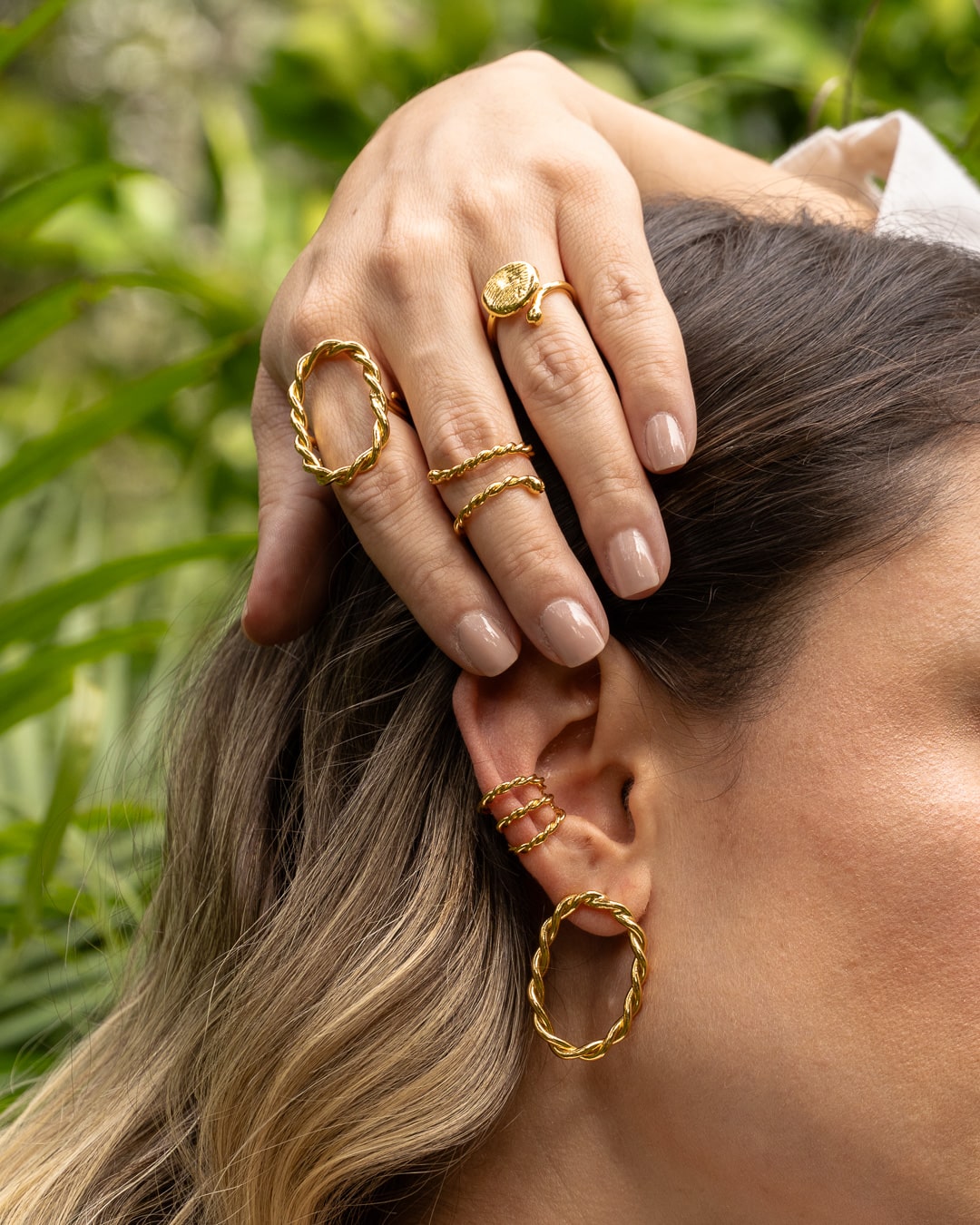 Earcuff tres Lazos pequeño Dorado